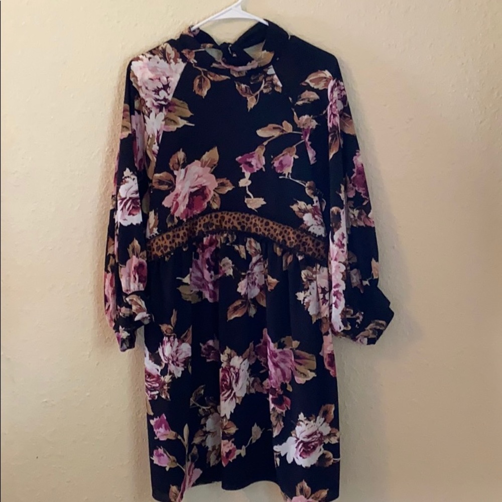 Dress with keyhole back